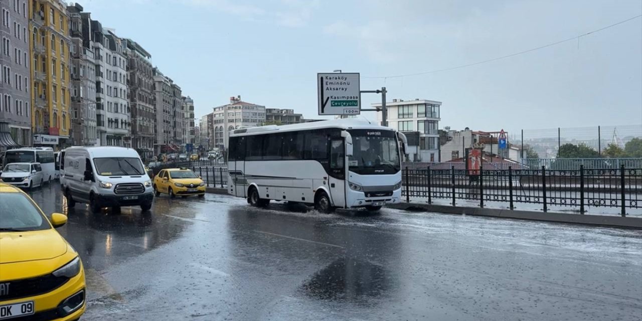 İstanbul'da bazı bölgelerde yağış etkili oluyor