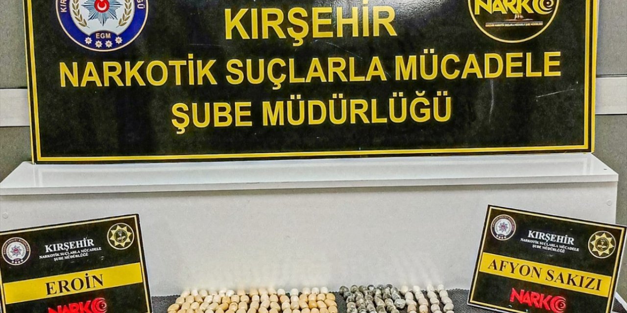 Midesinde 170 uyuşturucu kapsülü ele geçirilen 2 kurye tutuklandı