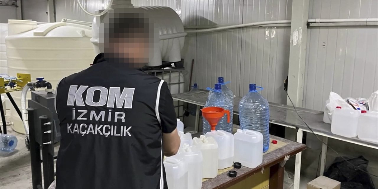 İzmir'de kaçak 18 bin 700 litre etil alkol ele geçirildi