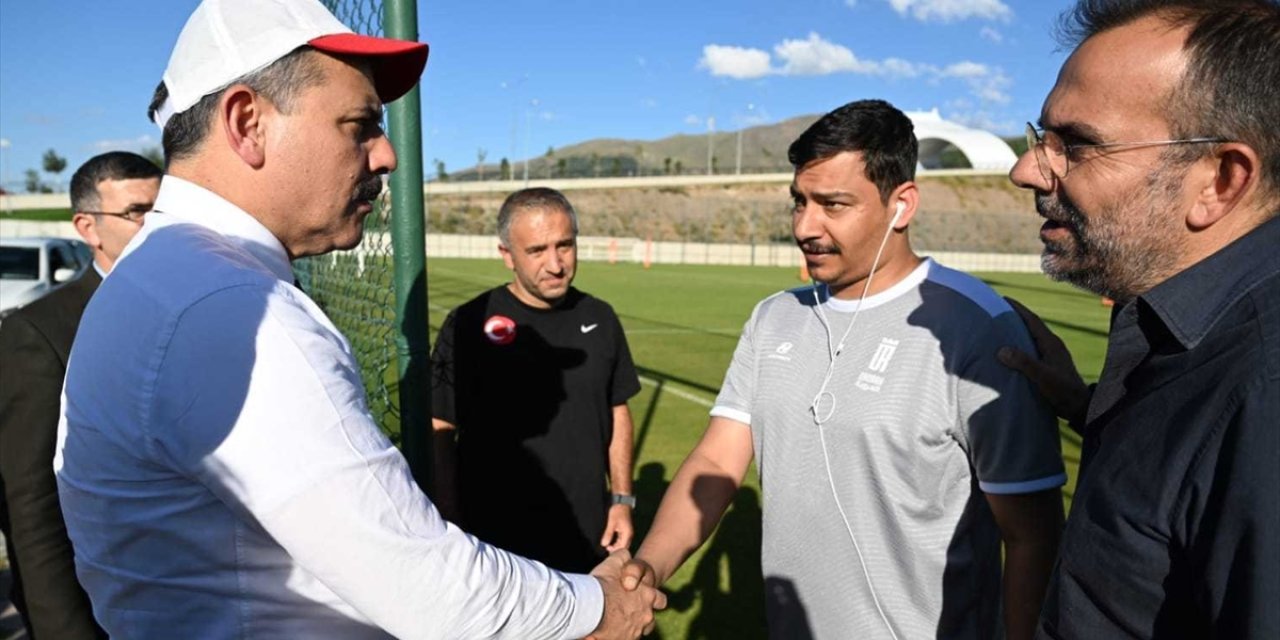 Erzurum'daki yüksek irtifa kamp merkezi sezona hazırlanan 15 futbol takımını ağırladı