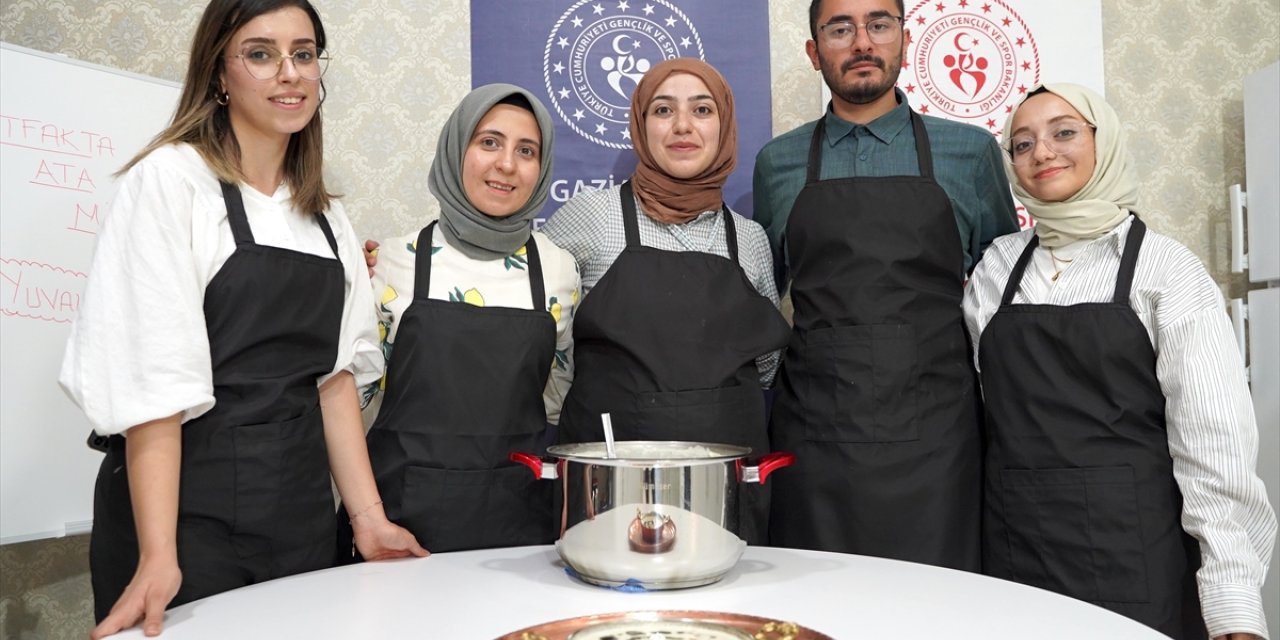 Gastronomi kentinde "Mutfakta Ata Mirası" projesiyle gençler yöresel yemeklerle tanışıyor