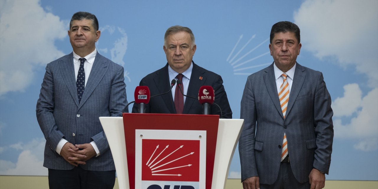 CHP Genel Başkan Yardımcısı Zeybek, basın toplantısında konuştu: