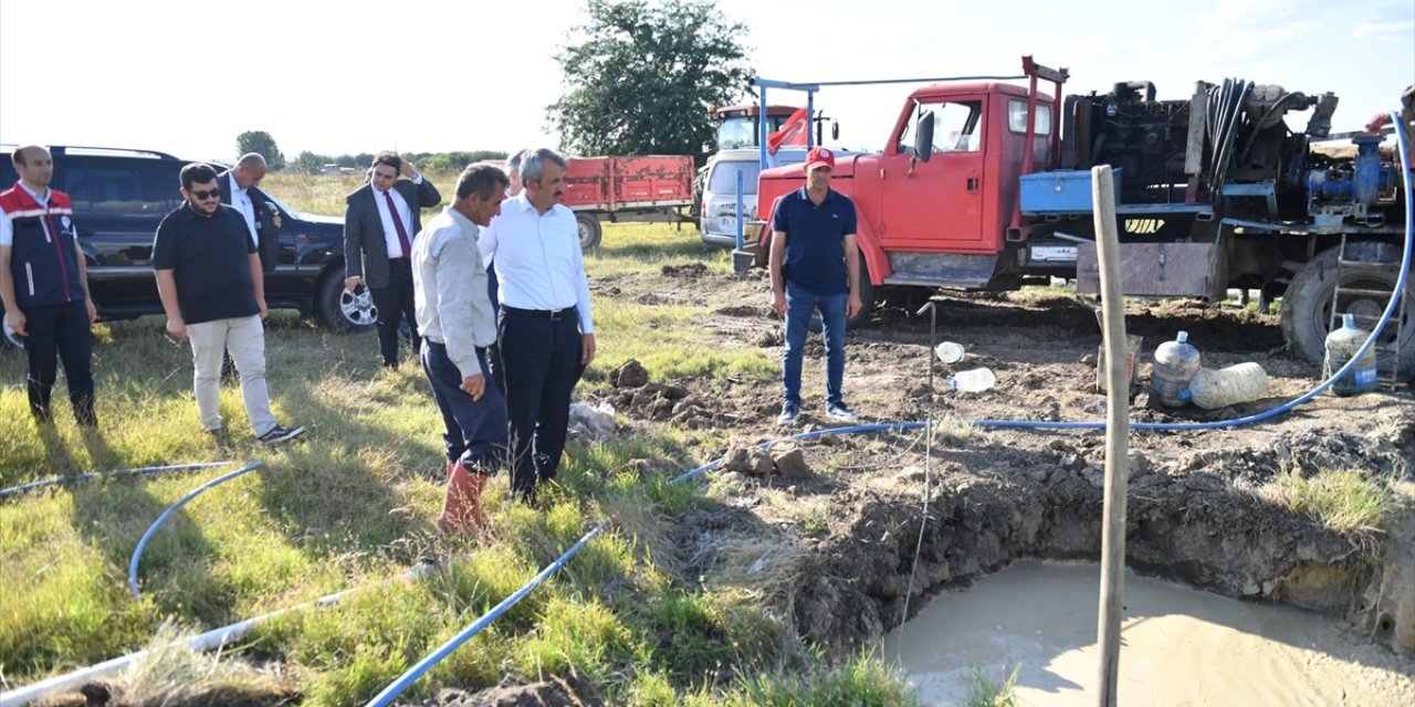 Debisi düşen Tunca Nehri'nden su alamayan çiftçiler için kuyular açıldı