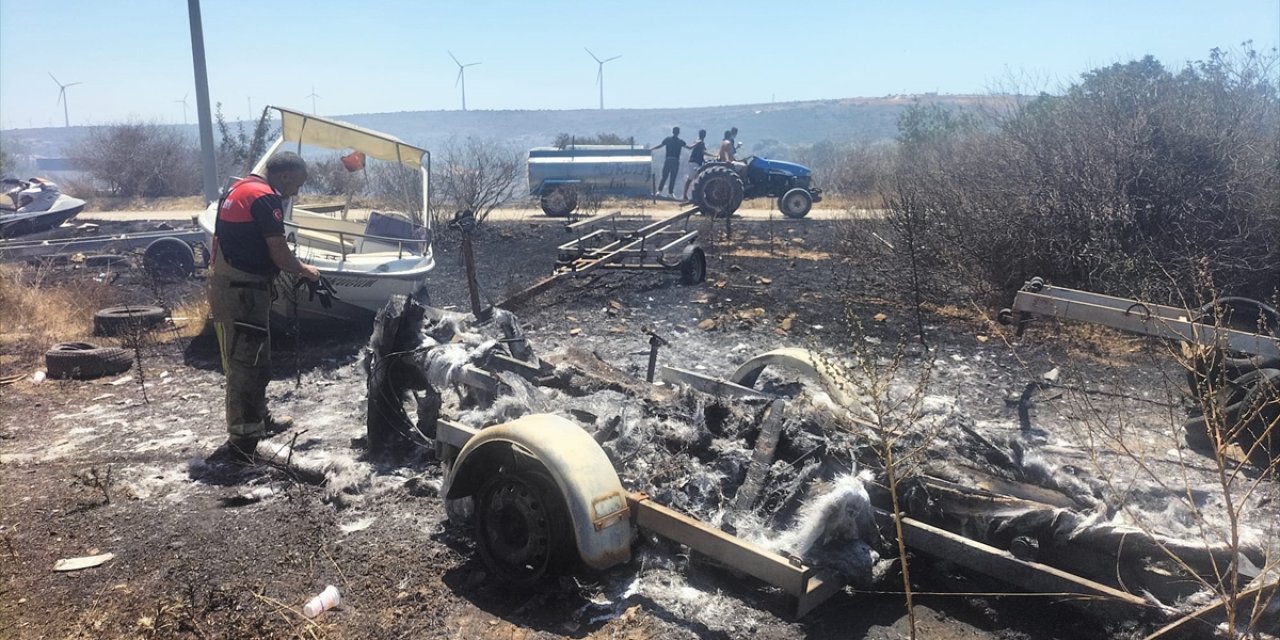 GÜNCELLEME - İzmir'in Çeşme ilçesinde makilik ve otluk alanda çıkan yangın kontrol altına alındı