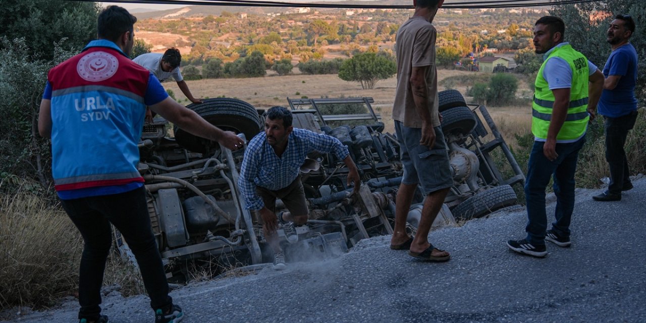 İzmir'in Urla ilçesinde çıkan orman yangını kontrol altında