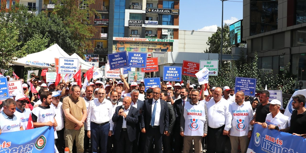 HAK-İŞ Genel Başkanı Arslan, Van'da işten çıkarılan belediye çalışanlarını ziyaret etti: