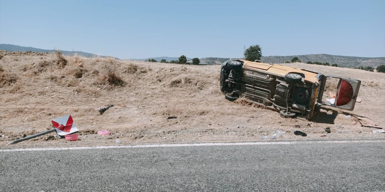 Diyarbakır'da devrilen hafif ticari araçtaki 1 kişi öldü, 9 kişi yaralandı