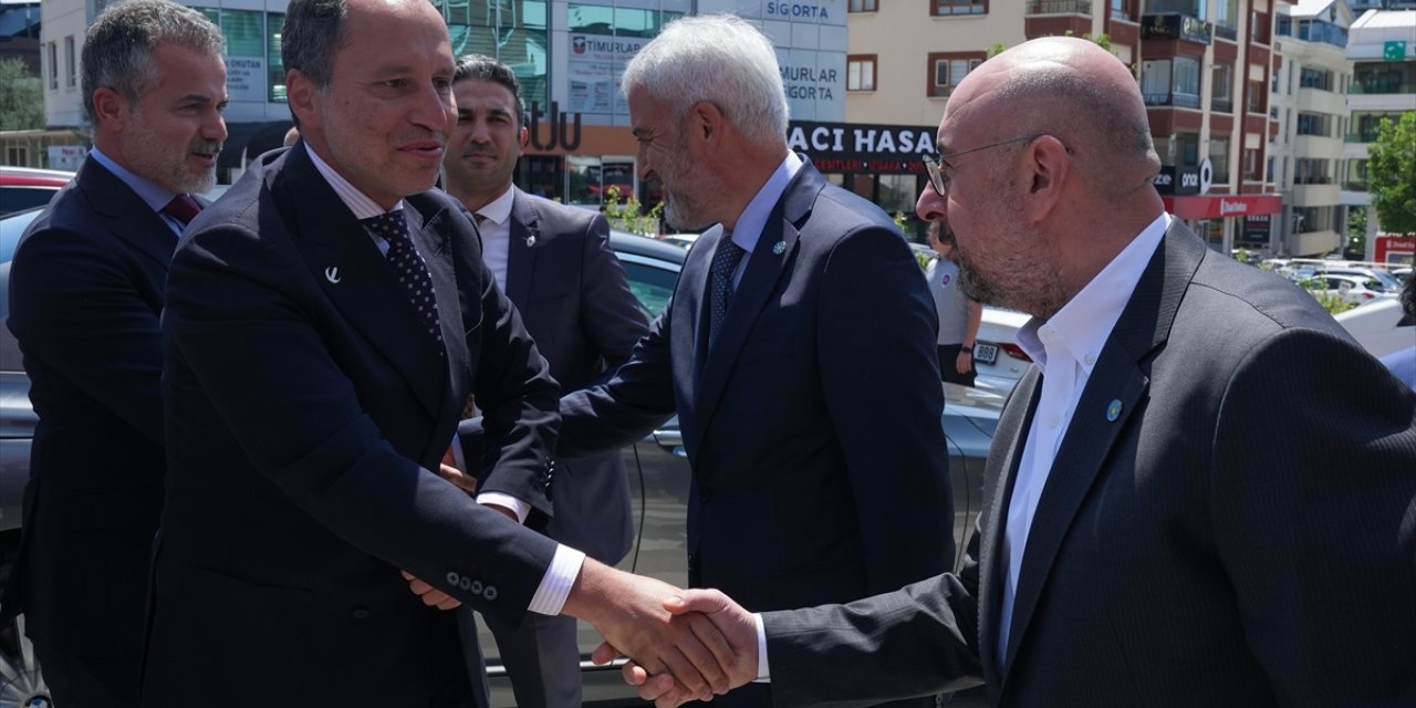 İYİ Parti Genel Başkanı Dervişoğlu, Yeniden Refah Partisi Genel Başkanı Erbakan ile görüştü