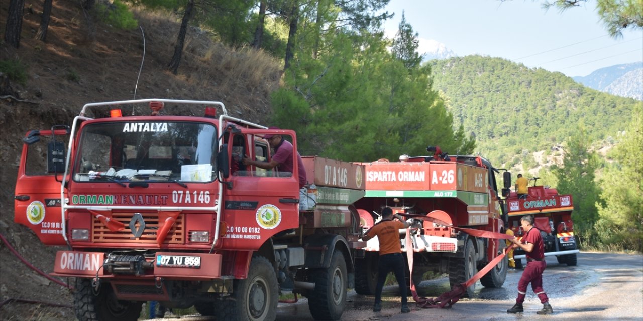 GÜNCELLEME - Antalya'nın Serik ilçesindeki orman yangını kontrol altına alındı