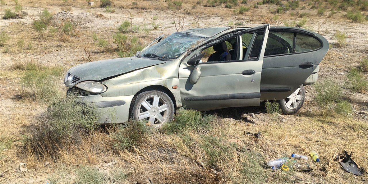 Konya'da takla atan otomobildeki 8 kişi yaralandı