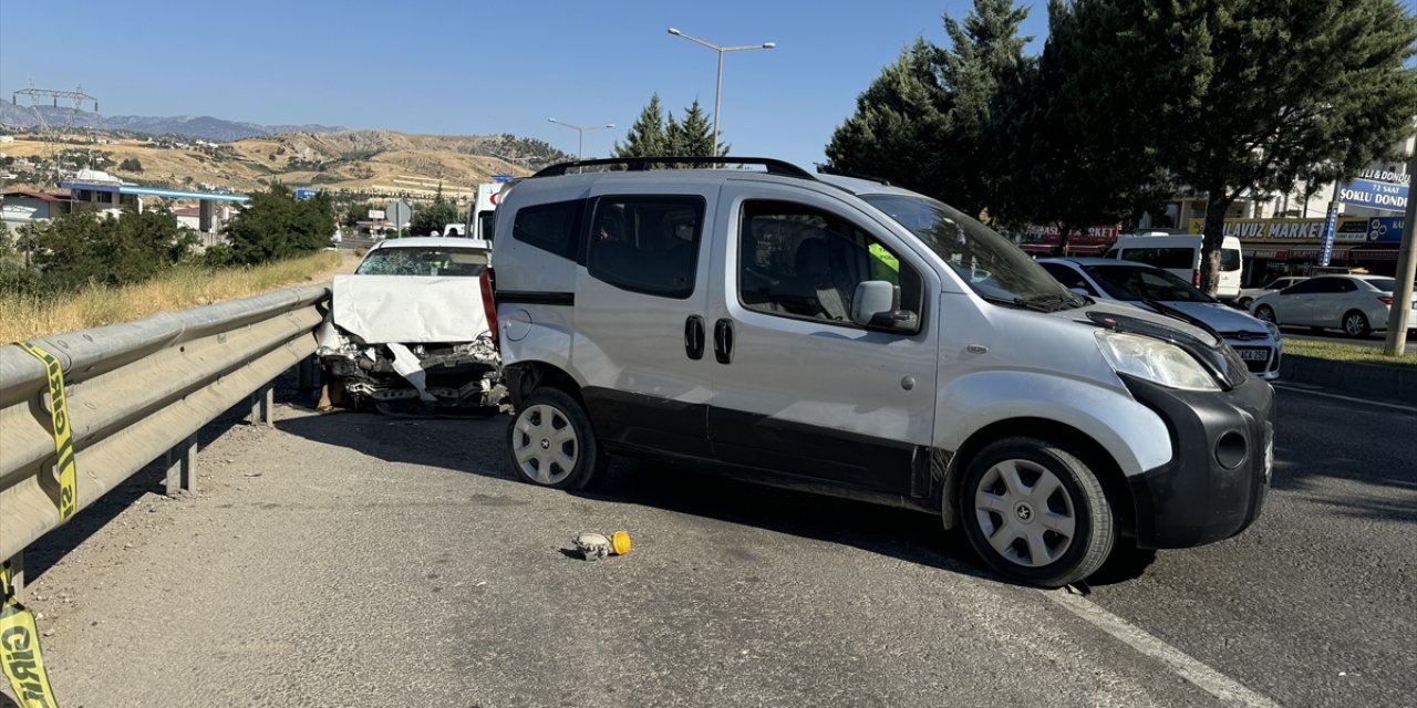 Kahramanmaraş'ta otomobilin çarptığı 1 kişi öldü, 2 kişi yaralandı