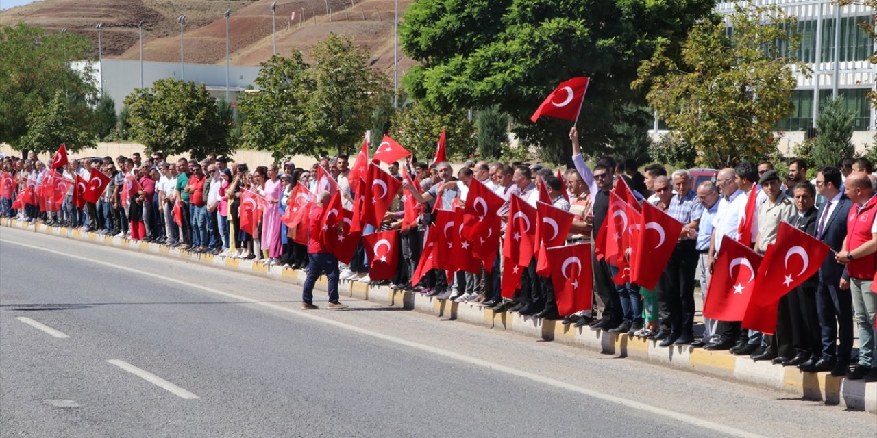 Şehit Ahmet Şahan, yol kenarına çıkan Çankırılılar tarafından memleketine uğurlandı