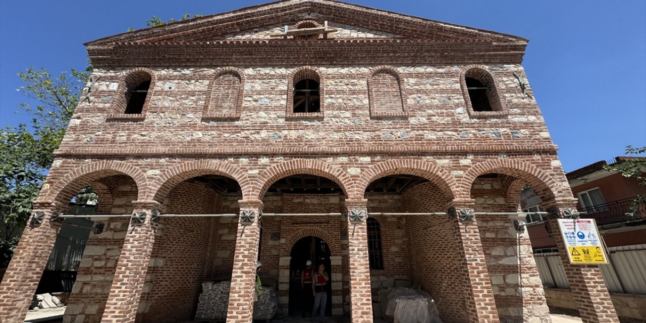 Bursa'da bir bölümü yıkılan tarihi cami restorasyonla ayağa kaldırılıyor