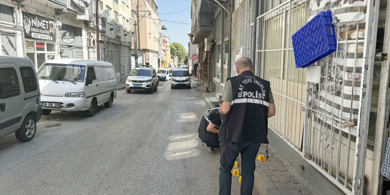 Bursa'da kahvehaneyi tüfekle tarayan, trafikte bir otomobili gasbeden saldırgan aranıyor