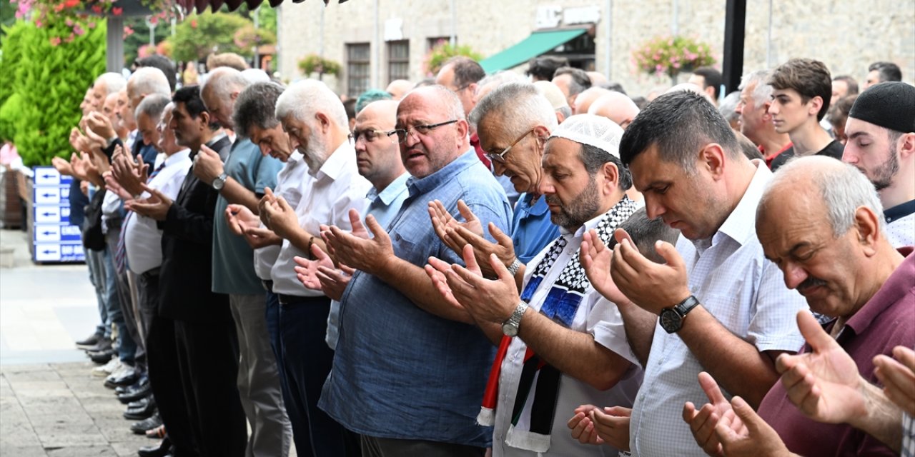 İsmail Heniyye için Bayburt, Artvin, Rize ve Trabzon'da gıyabi cenaze namazı kılındı