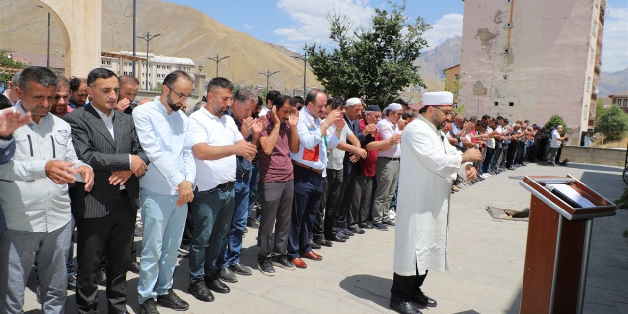 Van, Hakkari, Muş ve Bitlis'te, Heniyye için gıyabi cenaze namazı kılındı