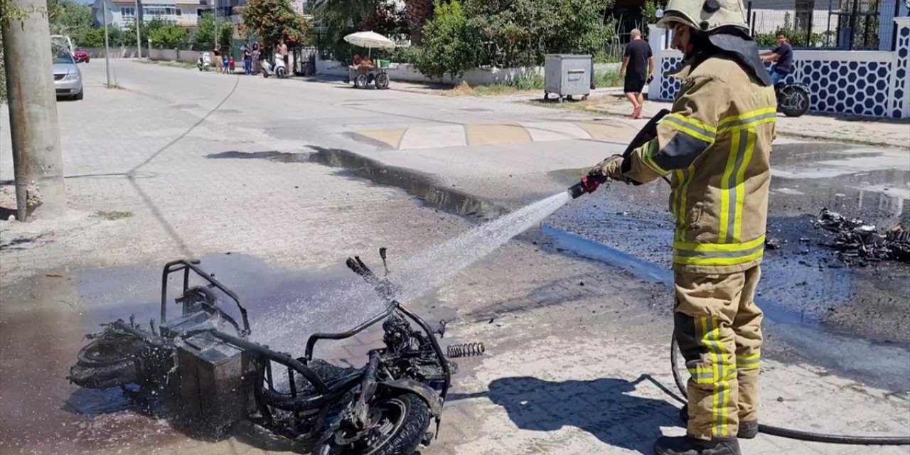 Bursa'da seyir halindeki elektrikli bisiklet alev aldı