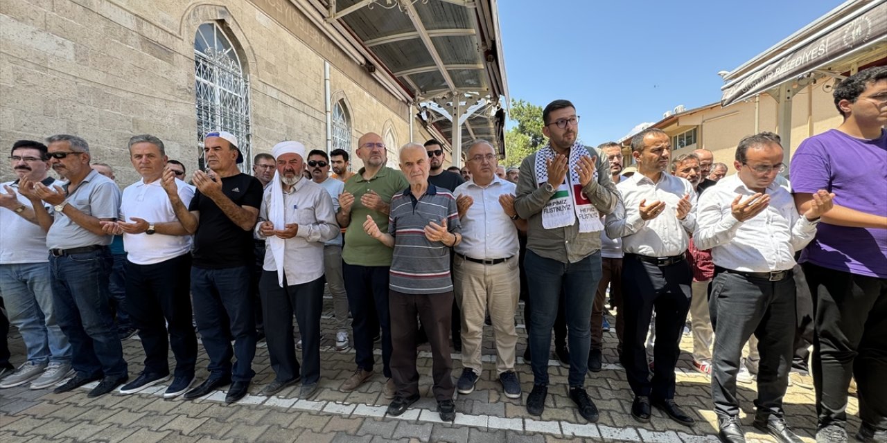 Antalya ve çevre illerde Heniyye için gıyabi cenaze namazı kılındı