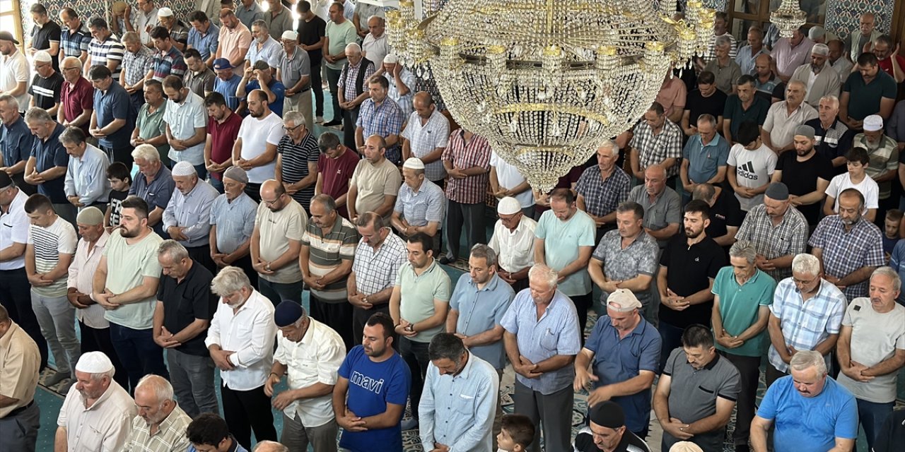 Sakarya ve çevre illerde Heniyye için gıyabi cenaze namazı kılındı