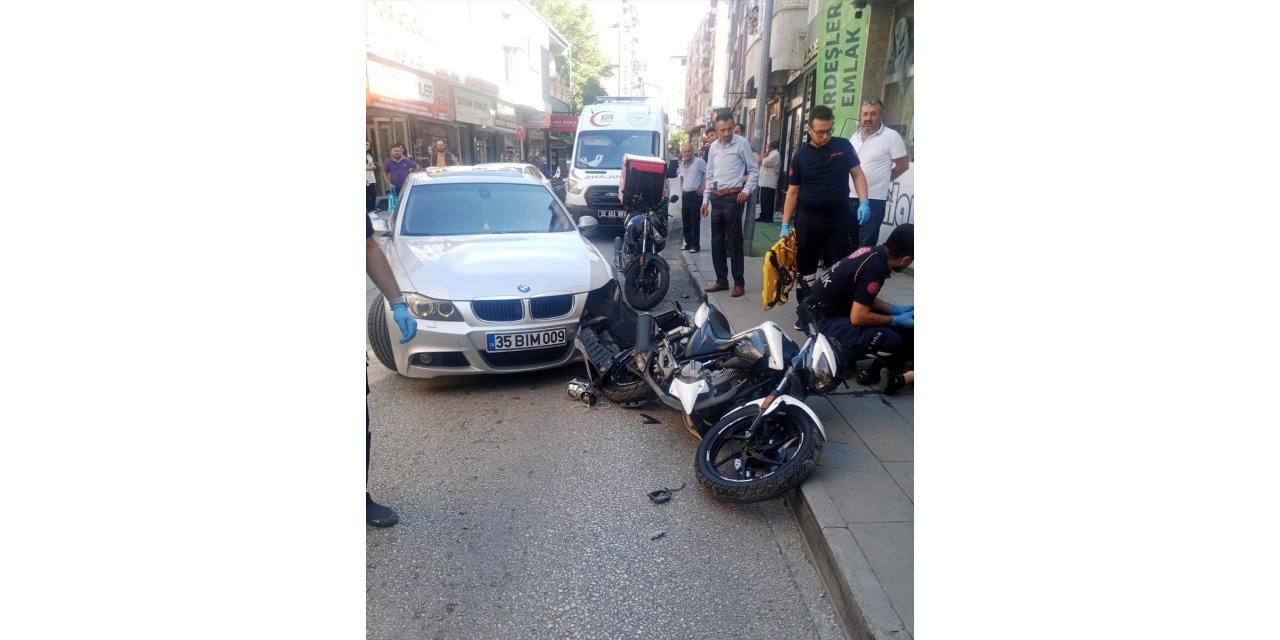 Isparta'da motosikletle otomobilin çarpıştığı kaza güvenlik kamerasına yansıdı