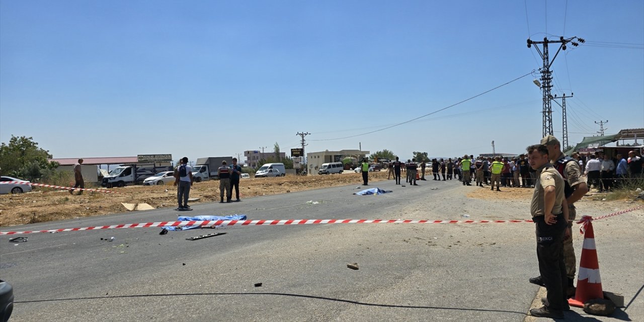 Hatay'da kamyonetin çarptığı motosikletteki 2 kişi öldü