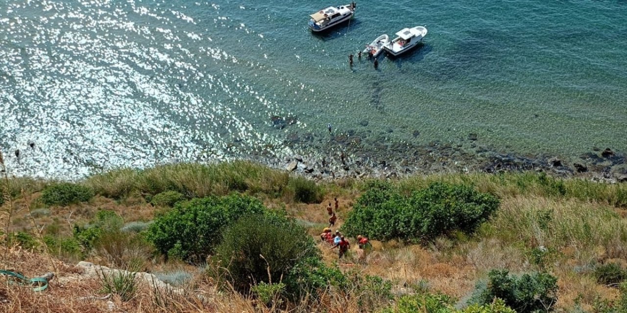 Çanakkale'de uçurumdan düşen kişi botla kurtarıldı