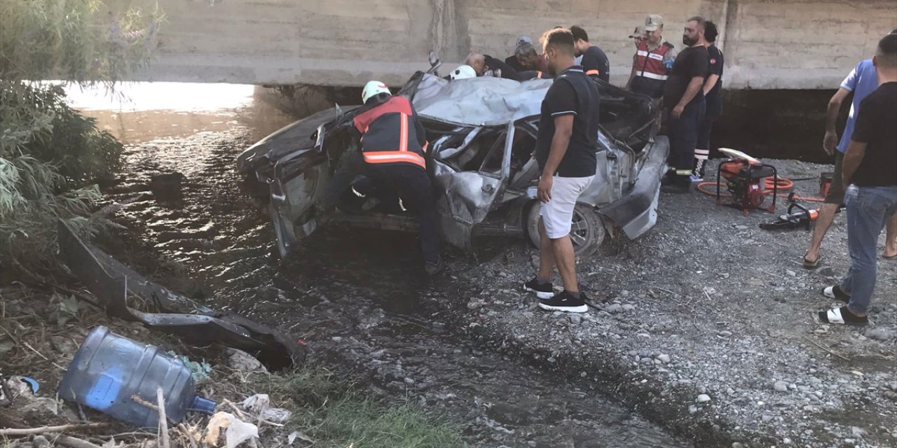 Hatay'da dereye devrilen otomobildeki 1 kişi öldü, 1 kişi de yaralandı