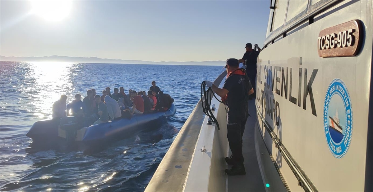 Çanakkale açıklarında 43 düzensiz göçmen yakalandı