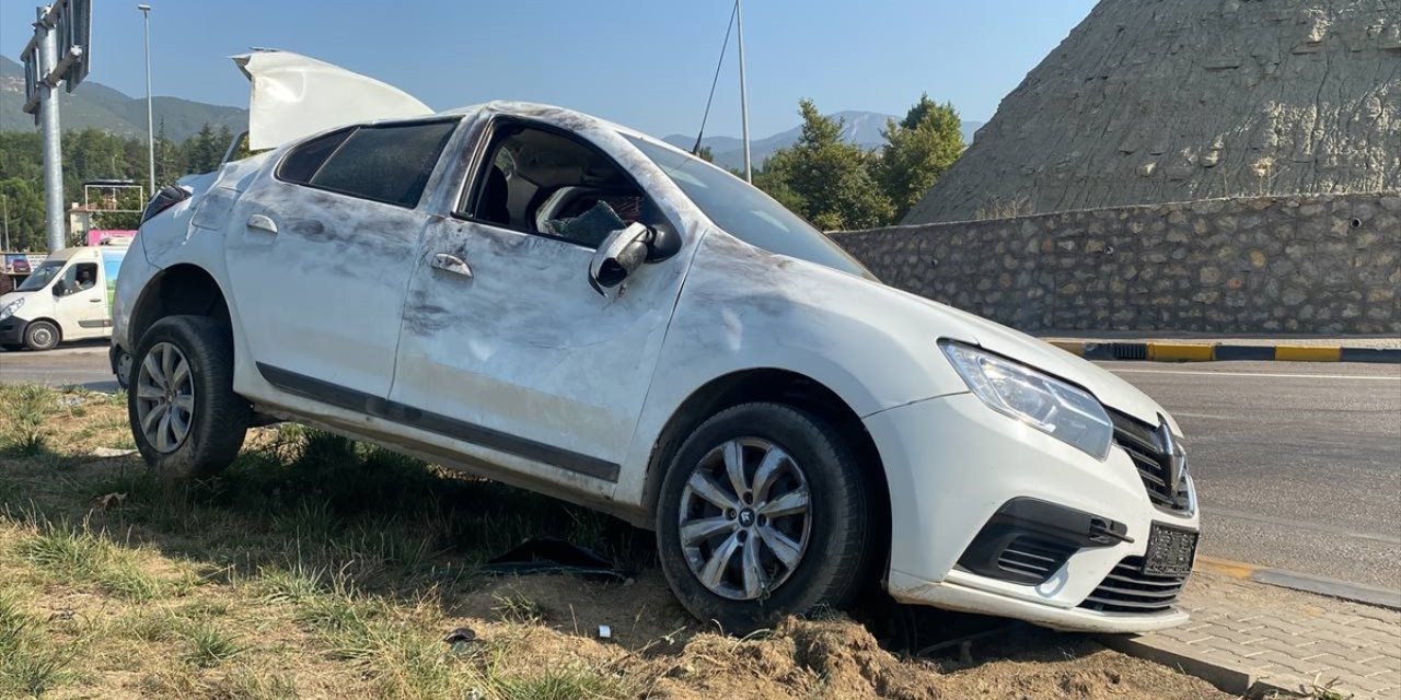 Karabük'te polisin "dur" ihtarına uymayan sürücü kaza yaptı