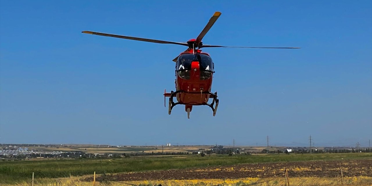 Diyarbakır'da ambulans helikopter kalp krizi geçiren 72 yaşındaki hasta için havalandı