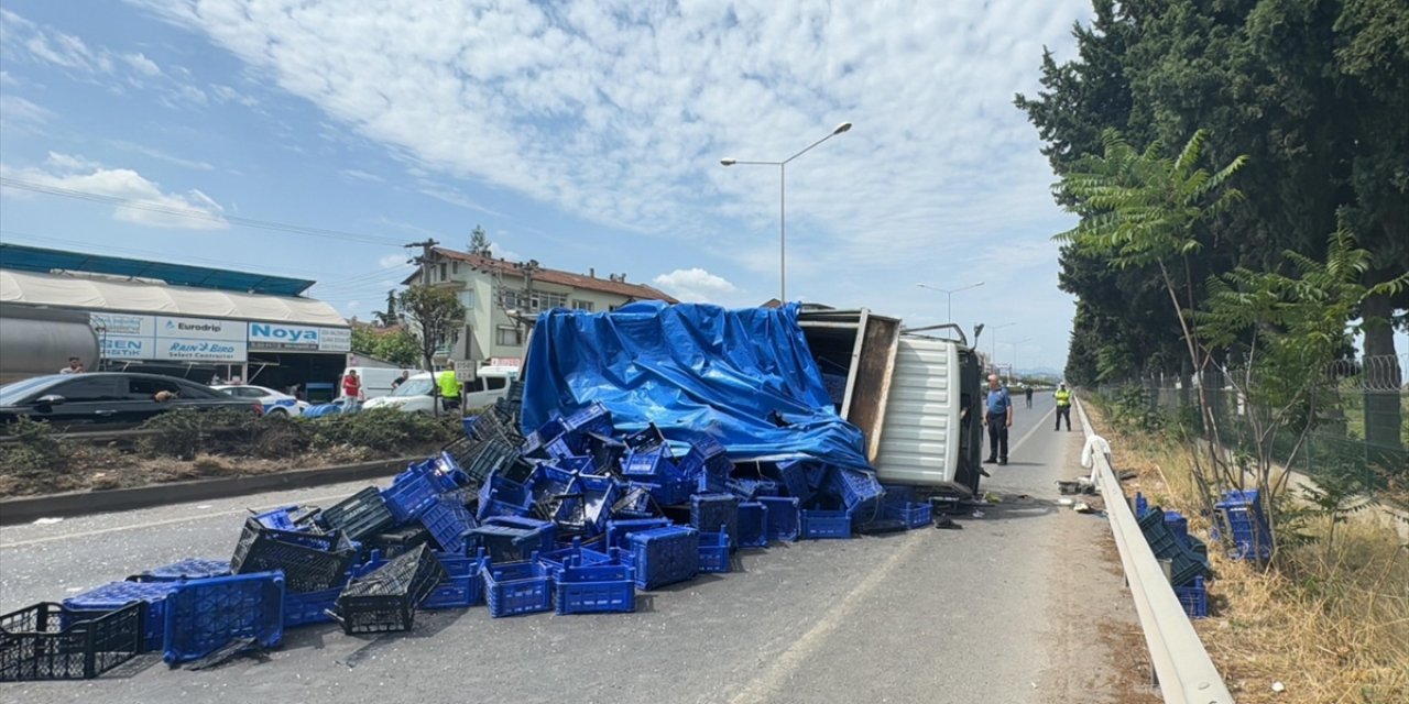 Yalova'da tırla kamyonetin çarpışması sonucu 2 kişi yaralandı