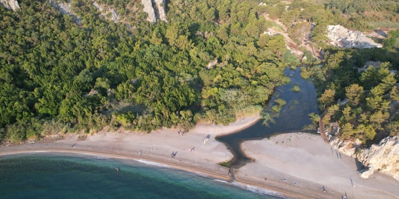 Olimpos ve Adrasan'ın koyları doğa tutkunlarını ağırlıyor