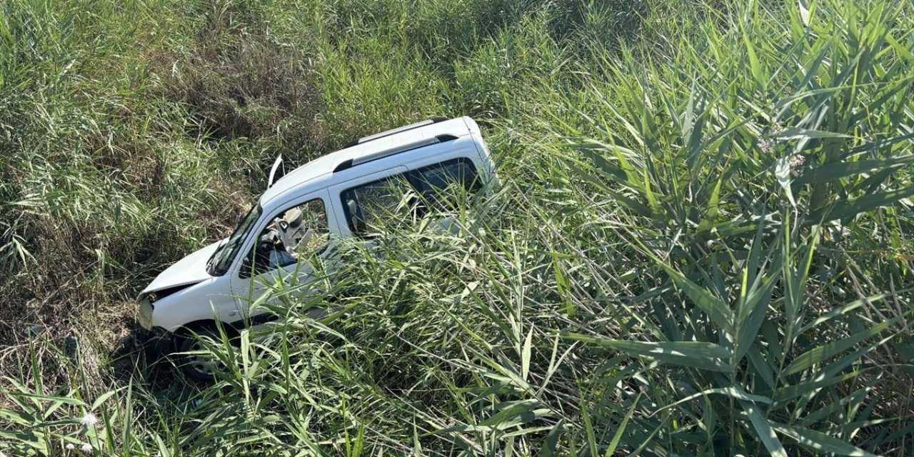 Isparta'da su kanalına devrilen otomobildeki 1 kişi öldü