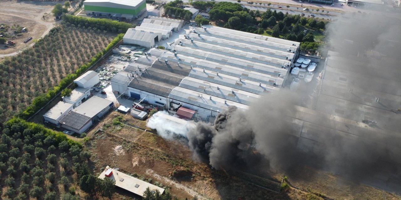 Bursa'da yat üretim fabrikasının deposunda yangın çıktı