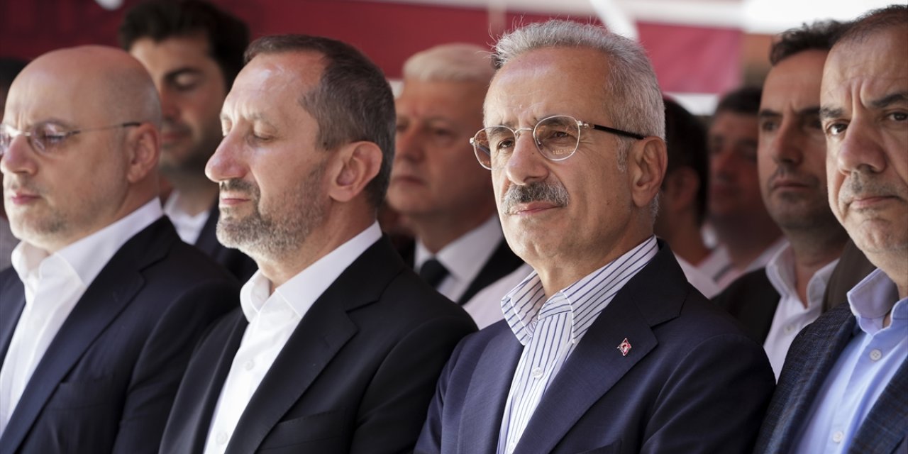 Bakan Uraloğlu, Türk Telekom CEO'su Önal'ın babasının cenazesine katıldı