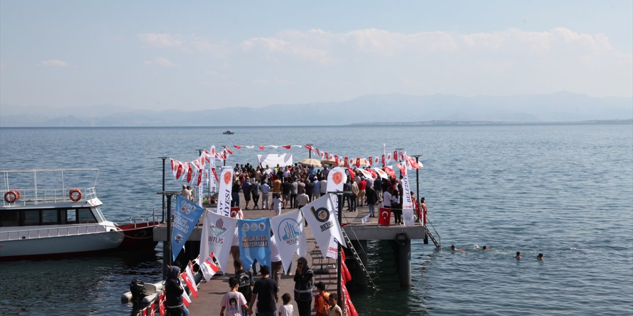 Van Gölü'nde 14 kilometrelik yüzme maratonu yapıldı