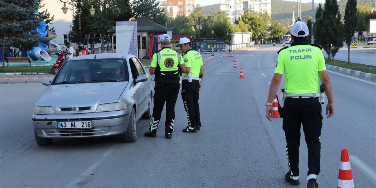 Kütahya'da uyuşturucu etkisinde araç kullananlar polisin takibinden kaçamıyor