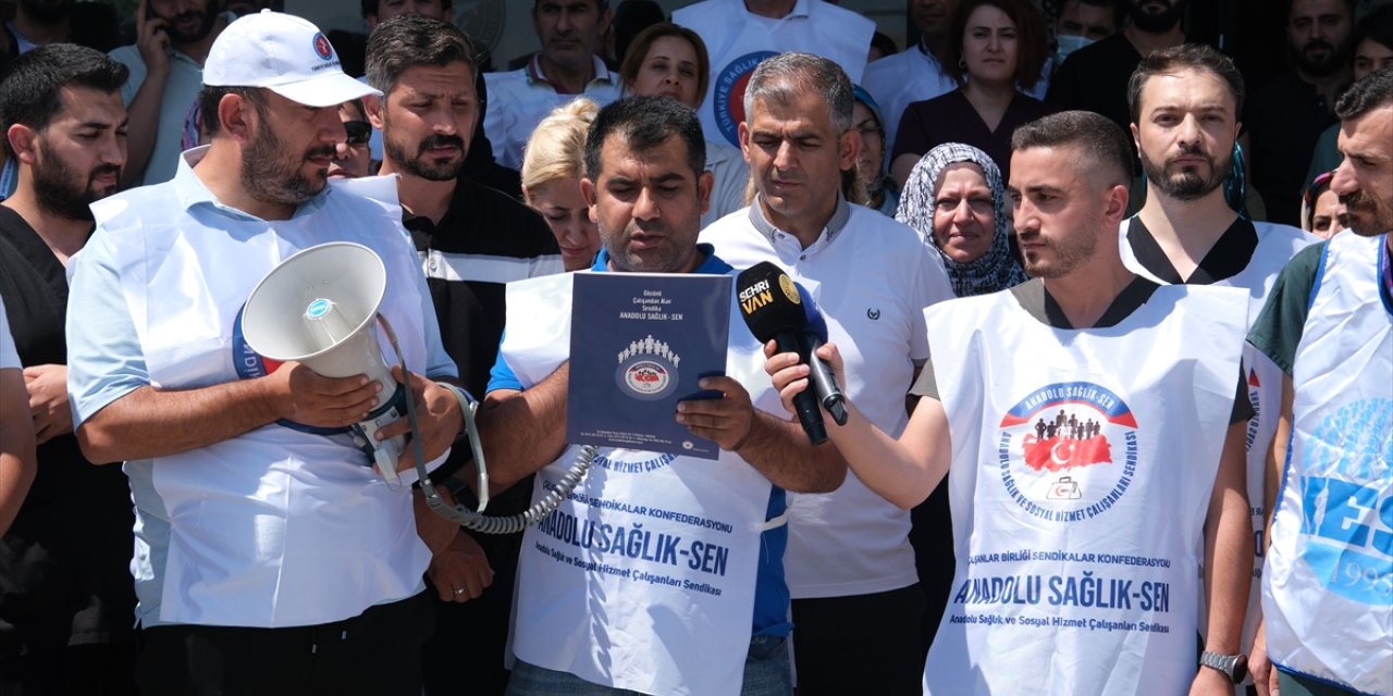 Van'da bir sağlık çalışanının darp edilmesi protesto edildi