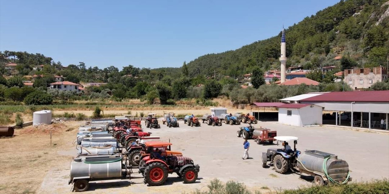 Muğla'da mahalle sakinleri sulama tankerlerini yangınla mücadele aracına dönüştürdü