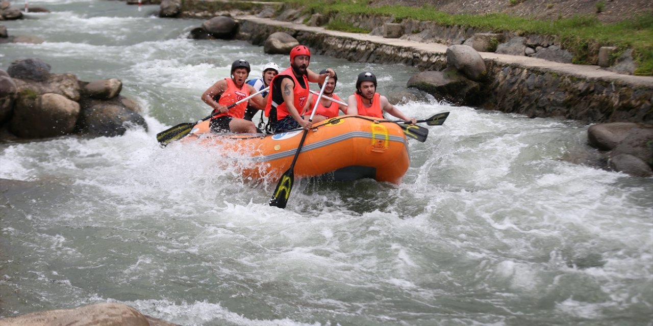 Rize'de ülkeler arası rafting yarışması yapıldı