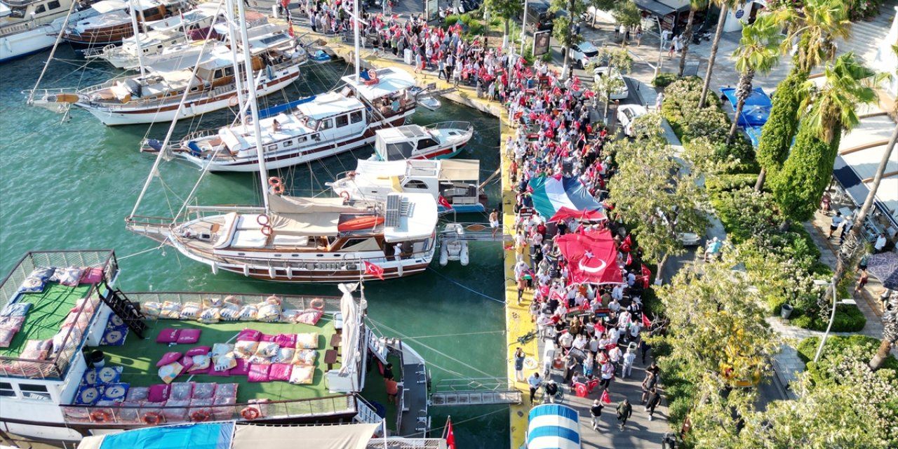 Bodrum Gazze'ye Destek Platformu Üyeleri Filistin'e destek için yürüdü