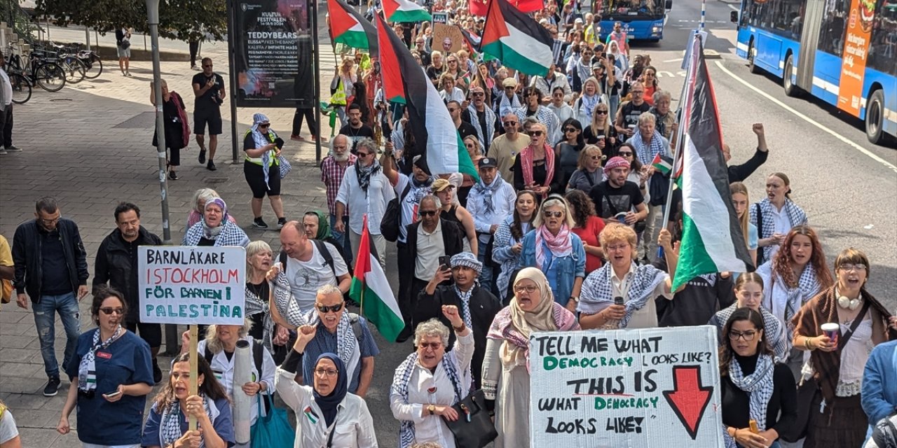 İsveç'in başkenti Stockholm'de Filistin'e destek yürüyüşü düzenlendi