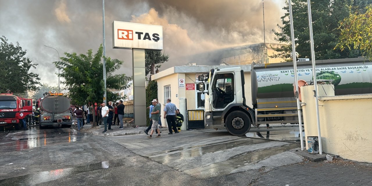 Gaziantep'te elyaf fabrikasında çıkan yangın söndürüldü