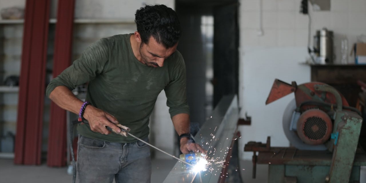 Mengenli aşçı, baba yadigarı demirci dükkanı için 23 yıllık mesleğini bıraktı