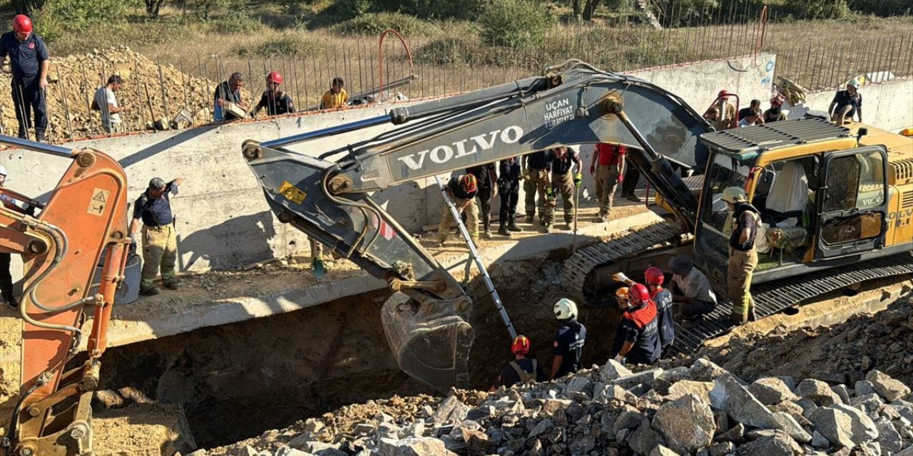 Tuzla'daki şantiyede iki işçi göçük altında kaldı