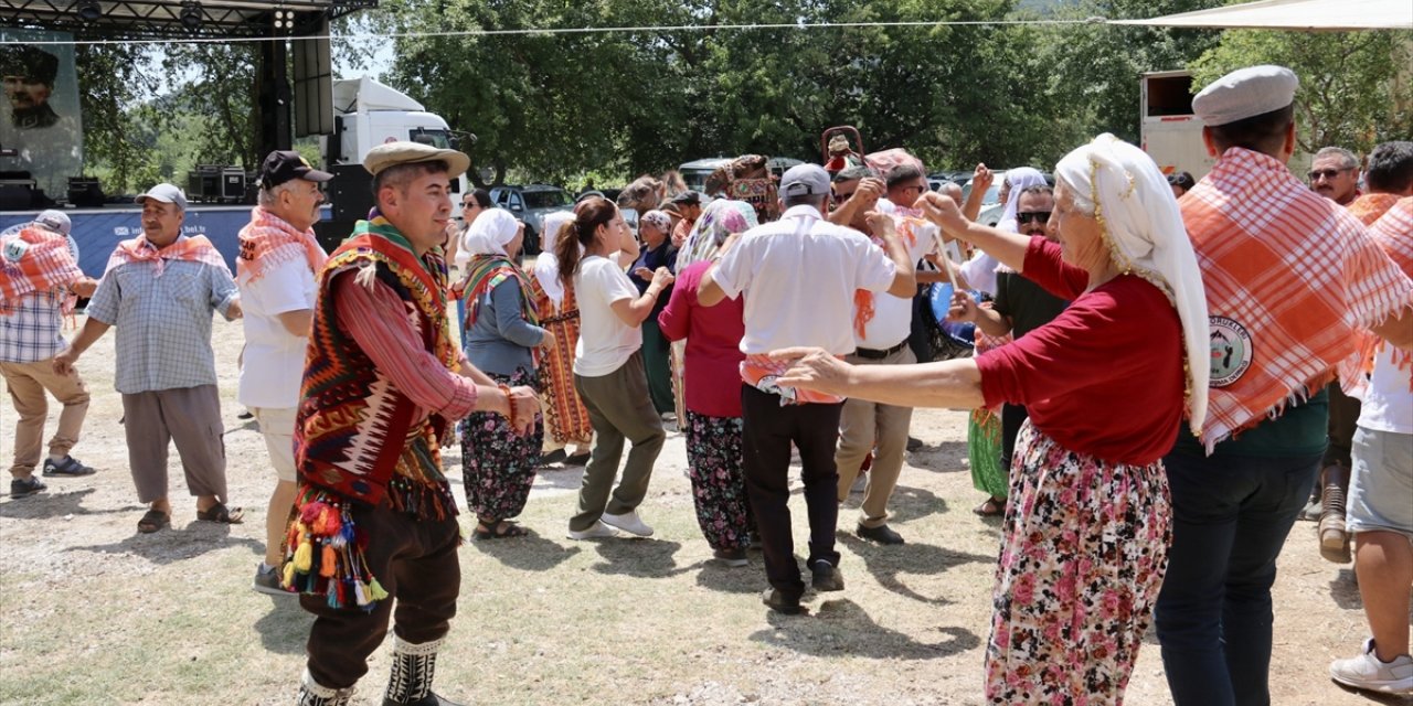 Fethiye'de "Geçmişten Günümüze Yörük Oyunları Şenliği" yapıldı