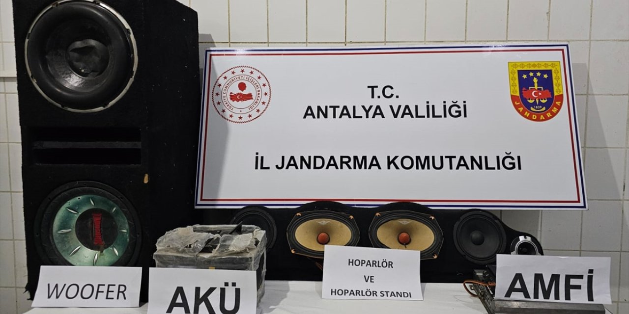 Antalya'da otomobilden hırsızlık yapan 4 kişi tutuklandı