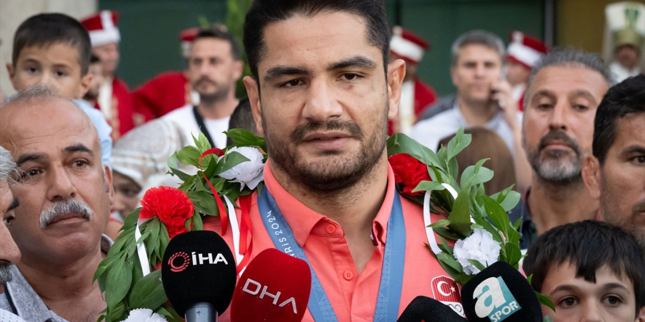 Olimpiyatta bronz madalya kazanan Taha Akgül'den hakemlere tepki