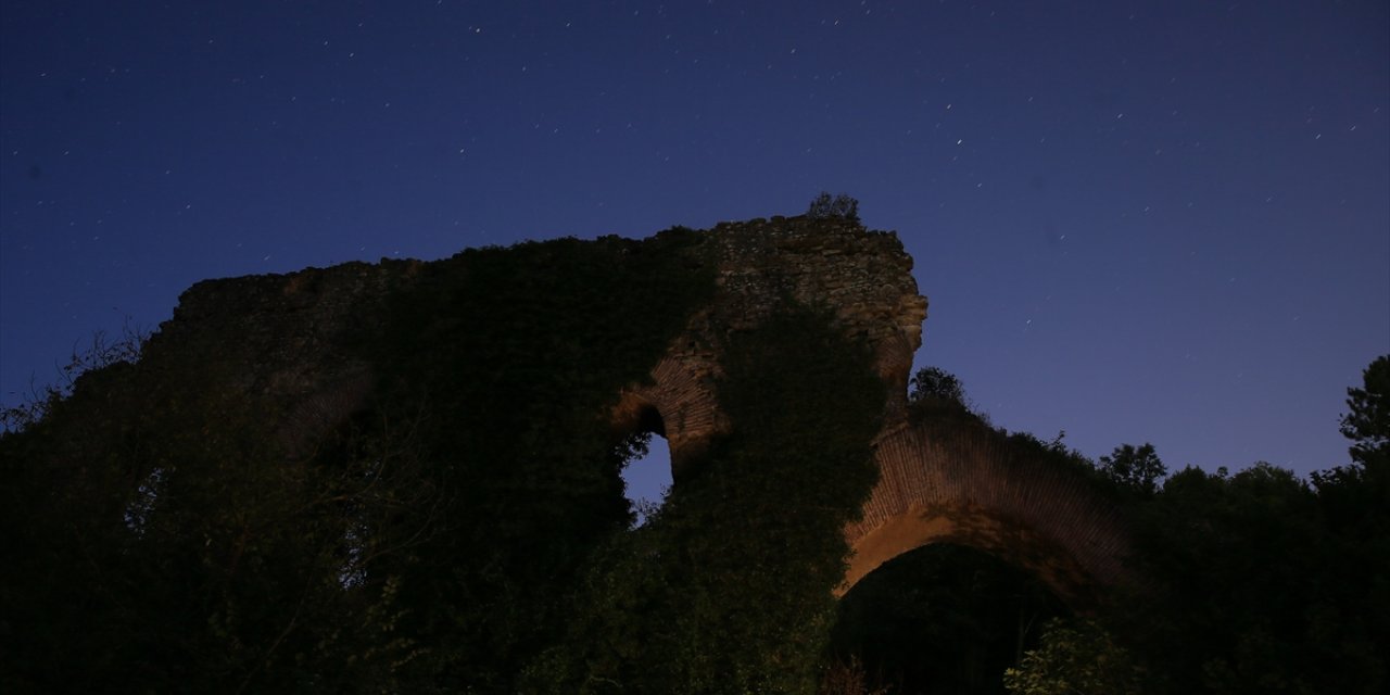 Kocaeli'de "Perseid meteor yağmuru" antik su kemerinden gözlemlendi