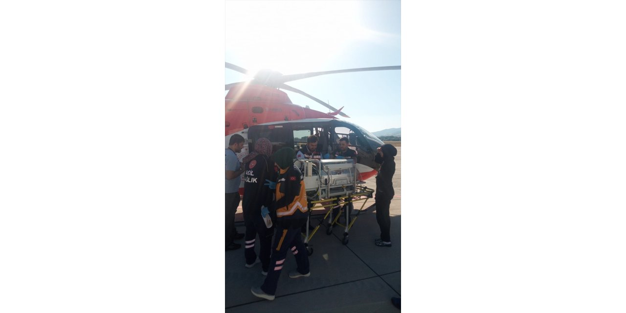 Ambulans helikopter yenidoğan  bebek için havalandı